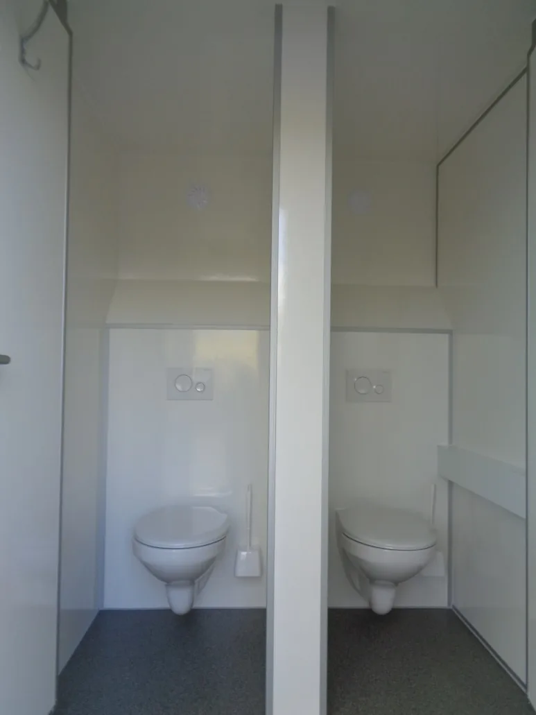 WC-Kabinen im Toilettenanhänger Typ 2+1+2-37