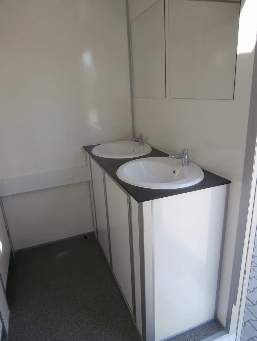 Waschbecken im Toilettenanhänger Typ 3+1+3-52