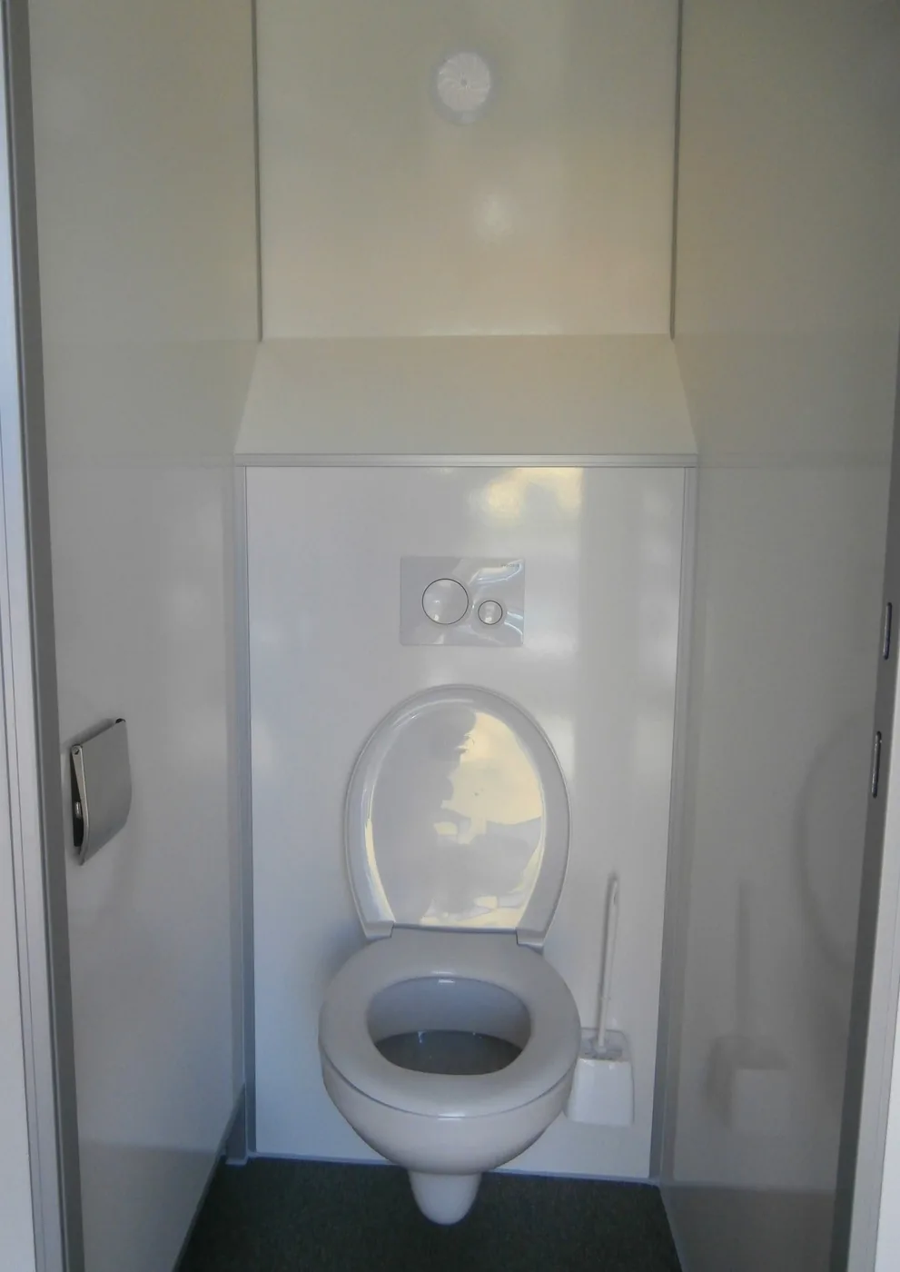 WC-Kabine im Toilettenanhänger Typ 4+1+4-57